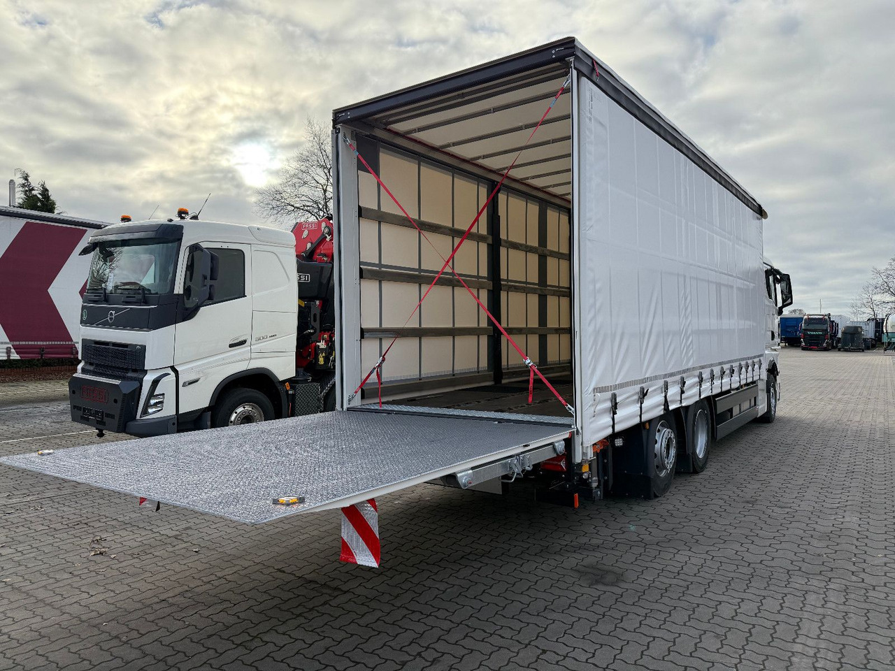 MAN TGX 26.440 6x2 LL Schwerlast Ladebordwand/Rampe - Автовоз: фото 3 MAN TGX 26.440 6x2 LL Schwerlast Ladebordwand/Rampe - Автовоз: фото 3
