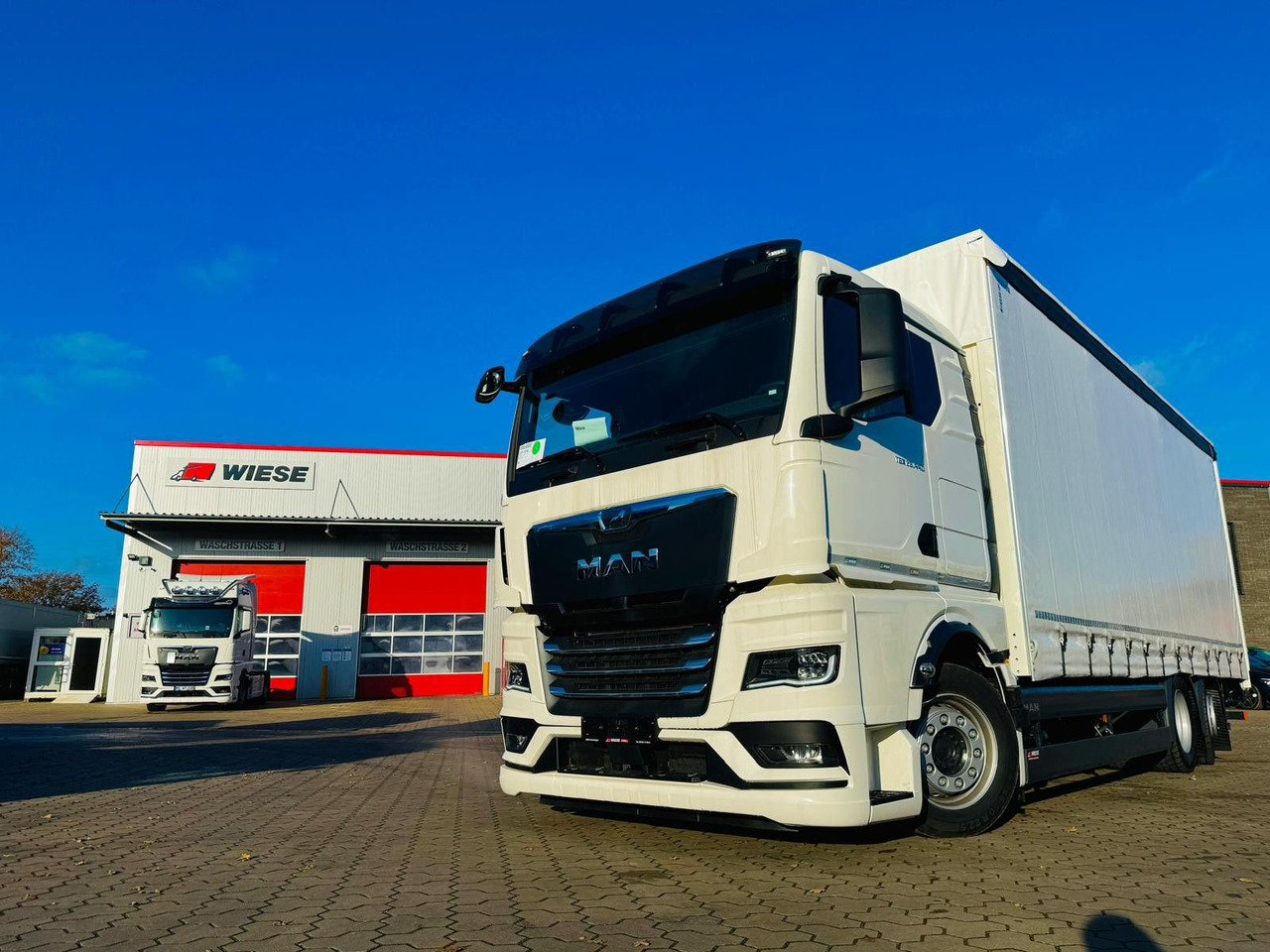 MAN TGX 26.440 6x2 LL Schwerlast Ladebordwand/Rampe - Тентованный грузовик: фото 1 MAN TGX 26.440 6x2 LL Schwerlast Ladebordwand/Rampe - Тентованный грузовик: фото 1