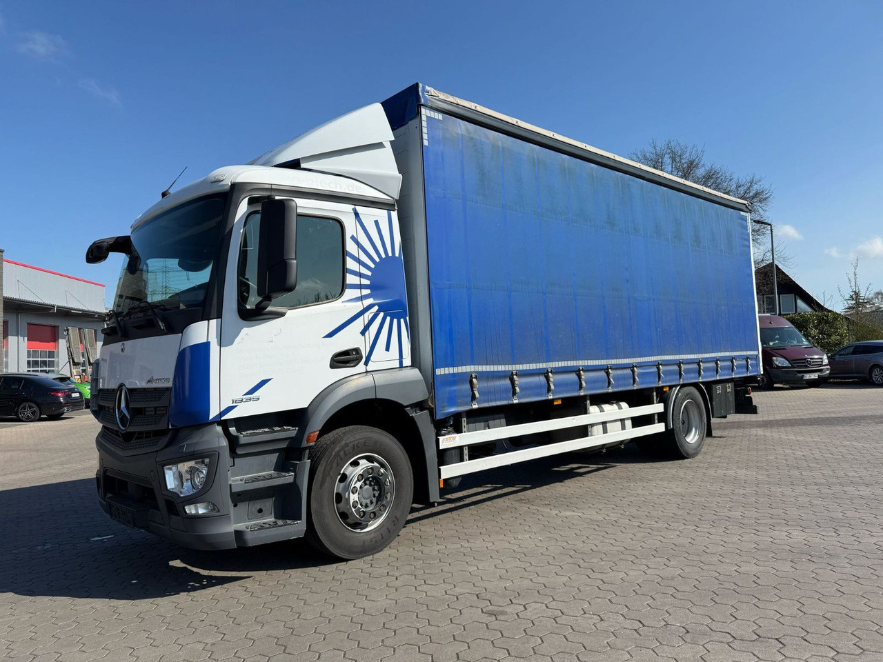 Mercedes-Benz Antos 1835 L - 4x2 Schiebeplane - Тентованный грузовик: фото 2 Mercedes-Benz Antos 1835 L - 4x2 Schiebeplane - Тентованный грузовик: фото 2
