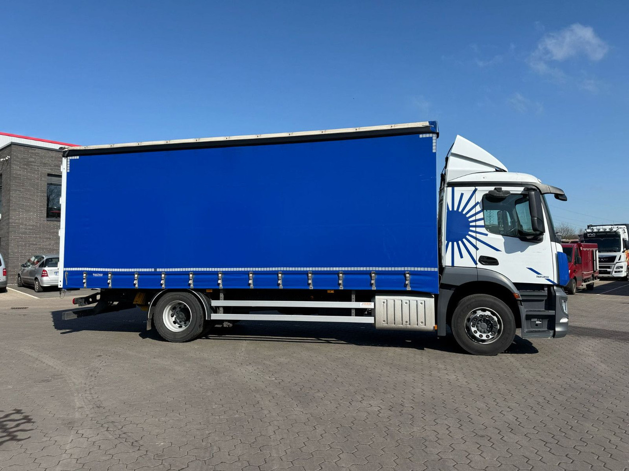 Mercedes-Benz Antos 1835 L - 4x2 Schiebeplane - Тентованный грузовик: фото 5 Mercedes-Benz Antos 1835 L - 4x2 Schiebeplane - Тентованный грузовик: фото 5