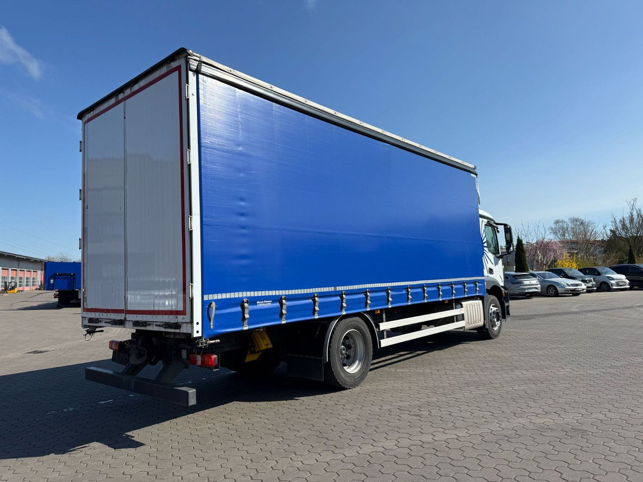 Mercedes-Benz Antos 1835 L - 4x2 Schiebeplane - Тентованный грузовик: фото 4 Mercedes-Benz Antos 1835 L - 4x2 Schiebeplane - Тентованный грузовик: фото 4