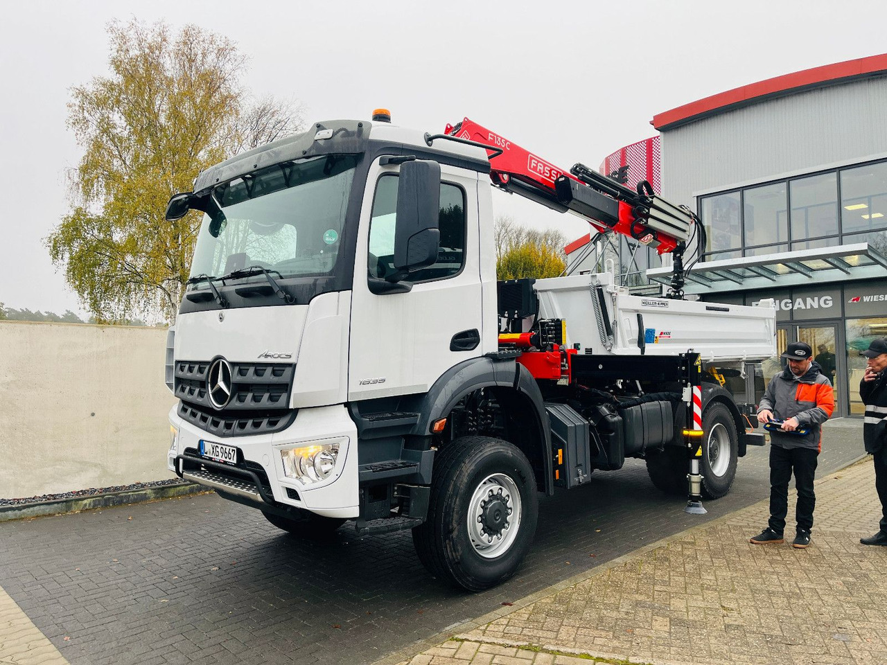 Mercedes-Benz Arocs 1835 4x4 Meiller Fassi F135 Kran Kipper - Самосвал, Автоманипулятор: фото 1 Mercedes-Benz Arocs 1835 4x4 Meiller Fassi F135 Kran Kipper - Самосвал, Автоманипулятор: фото 1