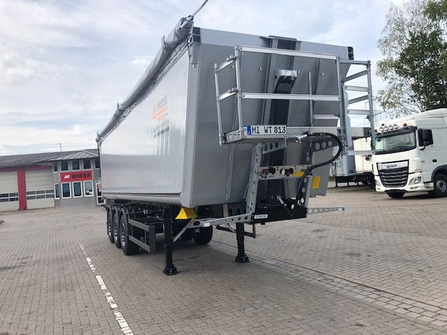 Schmitz Cargobull Kipper 52m³ mit gekröpftem Chassis - Самосвальный полуприцеп: фото 2 Schmitz Cargobull Kipper 52m³ mit gekröpftem Chassis - Самосвальный полуприцеп: фото 2