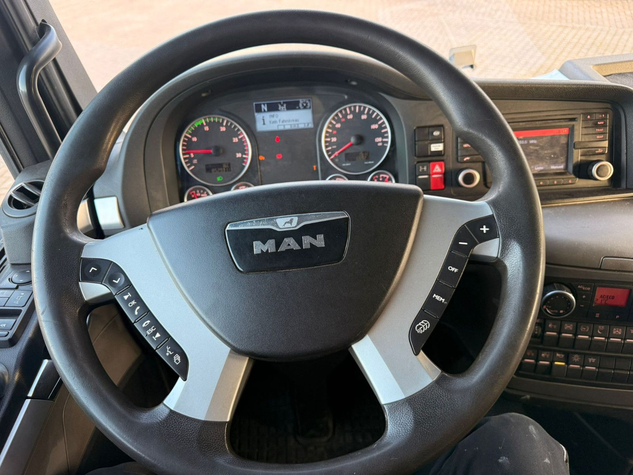 Тягач MAN TGX 26.440 6x2 mit HMF 3000-K5 Kran Top Zustand: фото 7 Тягач MAN TGX 26.440 6x2 mit HMF 3000-K5 Kran Top Zustand: фото 7