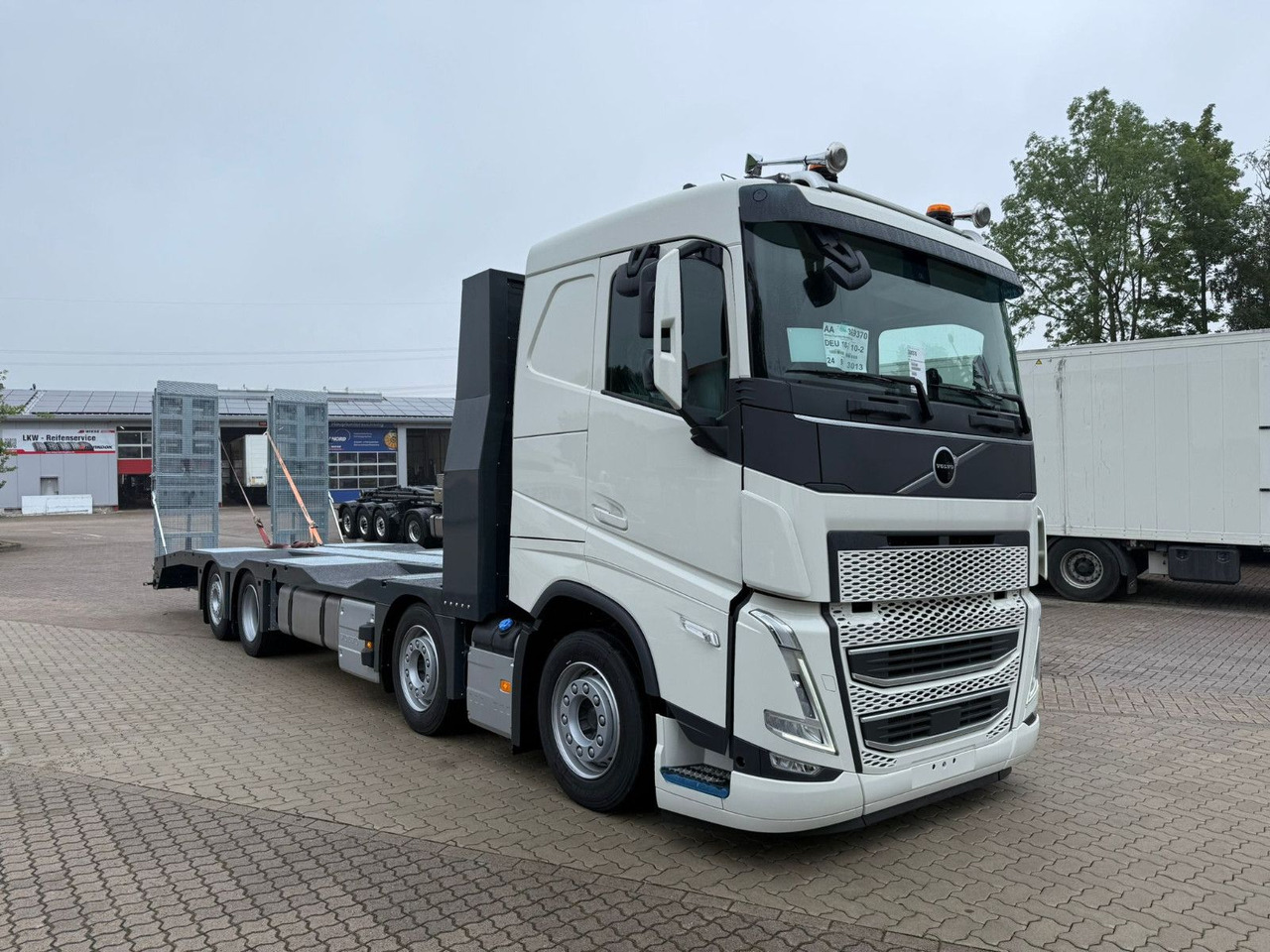 Volvo Arbeitsbühnen Baumaschinentransporter mit Rampen - Автовоз: фото 5 Volvo Arbeitsbühnen Baumaschinentransporter mit Rampen - Автовоз: фото 5