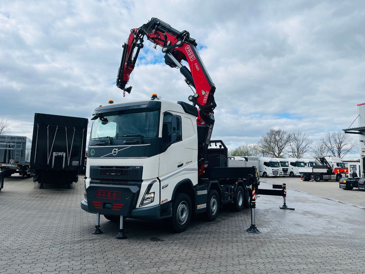 Volvo FH 500 8x4 Kran F820 RA2.27 Jib & Winde Sofort - Грузовик бортовой/ Платформа, Автоманипулятор: фото 2 Volvo FH 500 8x4 Kran F820 RA2.27 Jib & Winde Sofort - Грузовик бортовой/ Платформа, Автоманипулятор: фото 2