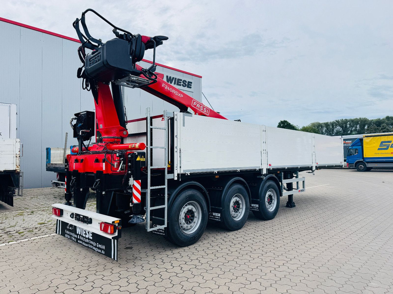 Wiese Baustoffauflieger - Heckkran Kran Fassi - Полуприцеп бортовой/ Платформа: фото 4 Wiese Baustoffauflieger - Heckkran Kran Fassi - Полуприцеп бортовой/ Платформа: фото 4