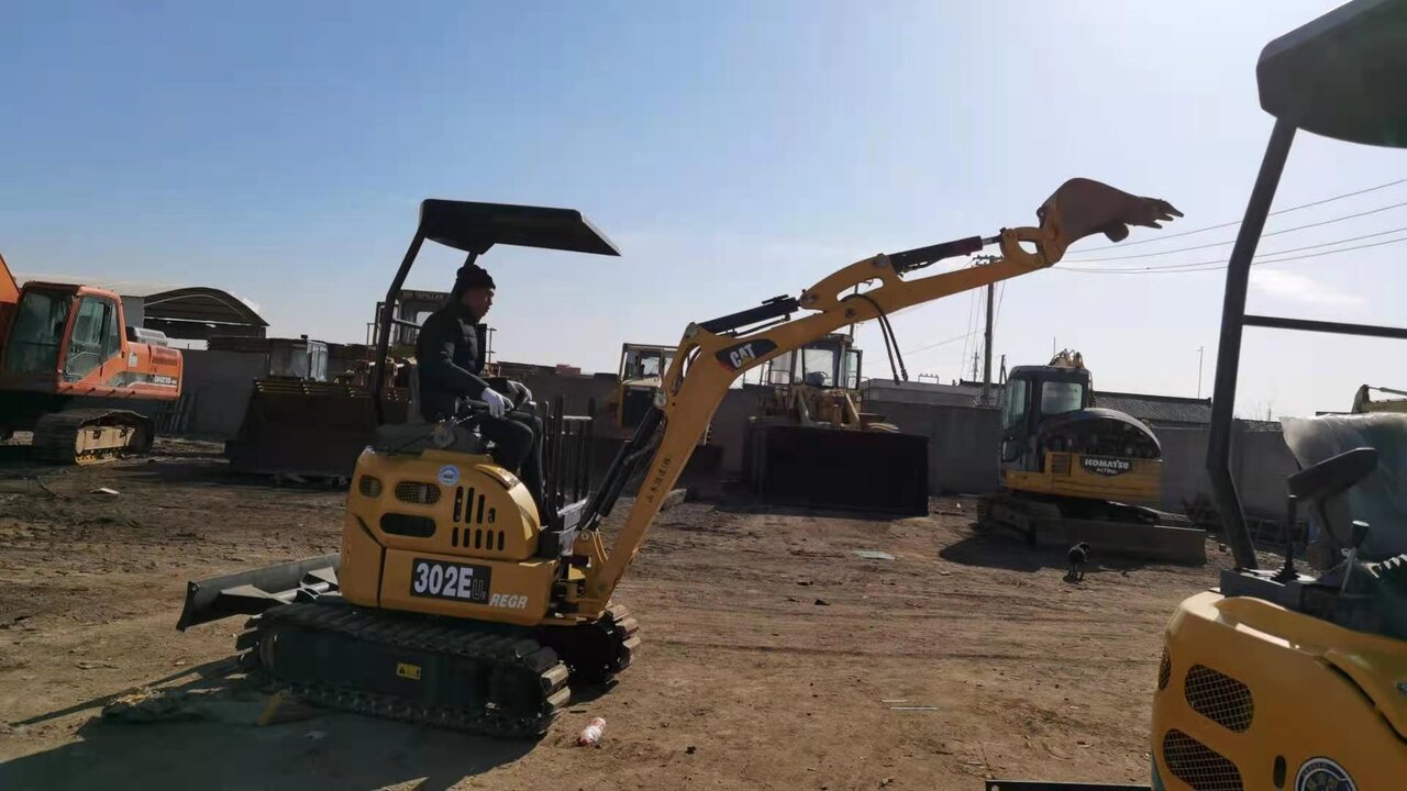 CATERPILLAR 302EUR - Мини-экскаватор: фото 3 CATERPILLAR 302EUR - Мини-экскаватор: фото 3