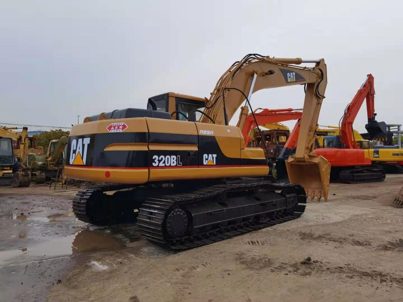CATERPILLAR 320B - Гусеничный экскаватор: фото 1 CATERPILLAR 320B - Гусеничный экскаватор: фото 1