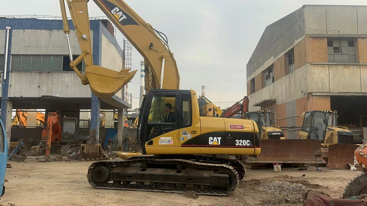 CATERPILLAR 320C - Гусеничный экскаватор: фото 1 CATERPILLAR 320C - Гусеничный экскаватор: фото 1
