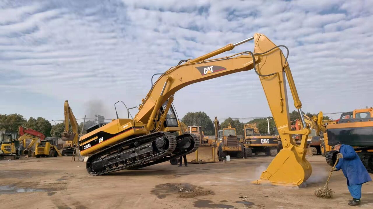 CATERPILLAR 330BL - Гусеничный экскаватор: фото 1 CATERPILLAR 330BL - Гусеничный экскаватор: фото 1
