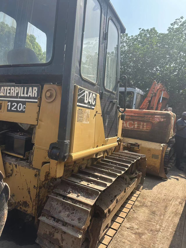 CATERPILLAR D4C - Бульдозер: фото 3 CATERPILLAR D4C - Бульдозер: фото 3