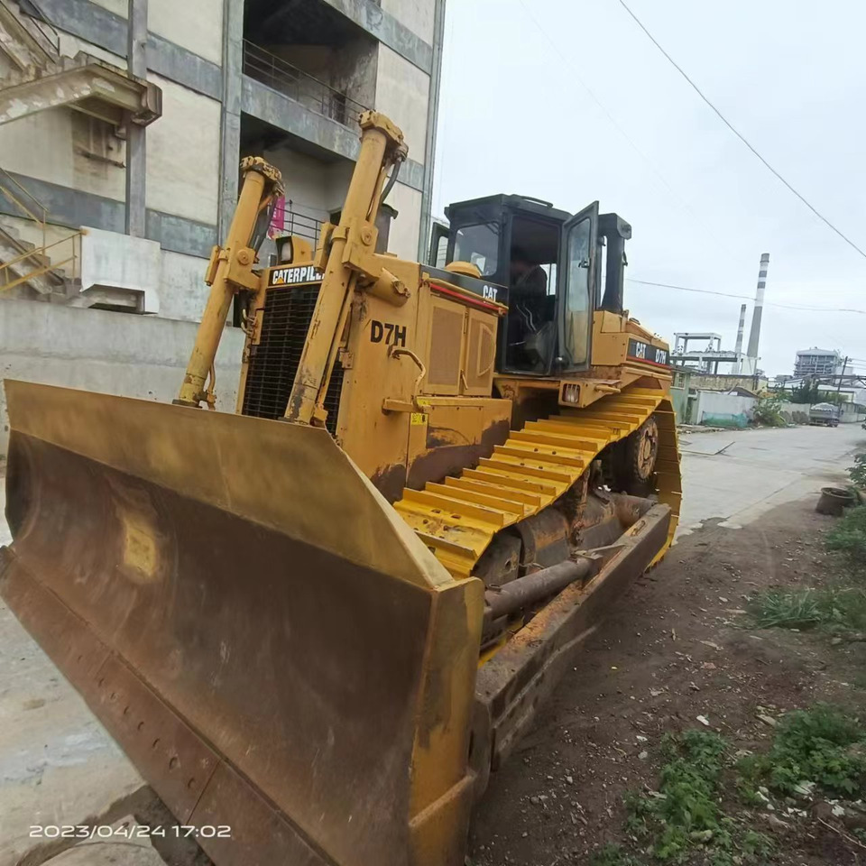 CATERPILLAR D7H - Бульдозер: фото 1 CATERPILLAR D7H - Бульдозер: фото 1