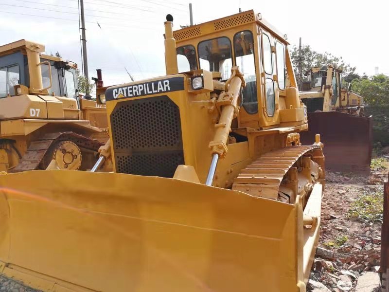 CATERPILLAR D8K - Бульдозер: фото 1 CATERPILLAR D8K - Бульдозер: фото 1