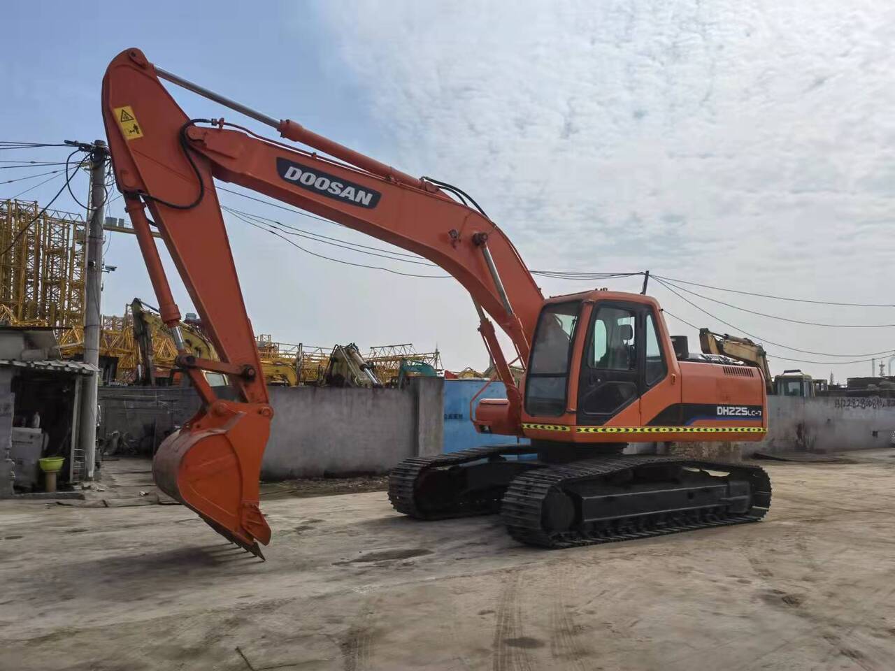 DOOSAN DH225LC-7 - Гусеничный экскаватор: фото 3 DOOSAN DH225LC-7 - Гусеничный экскаватор: фото 3