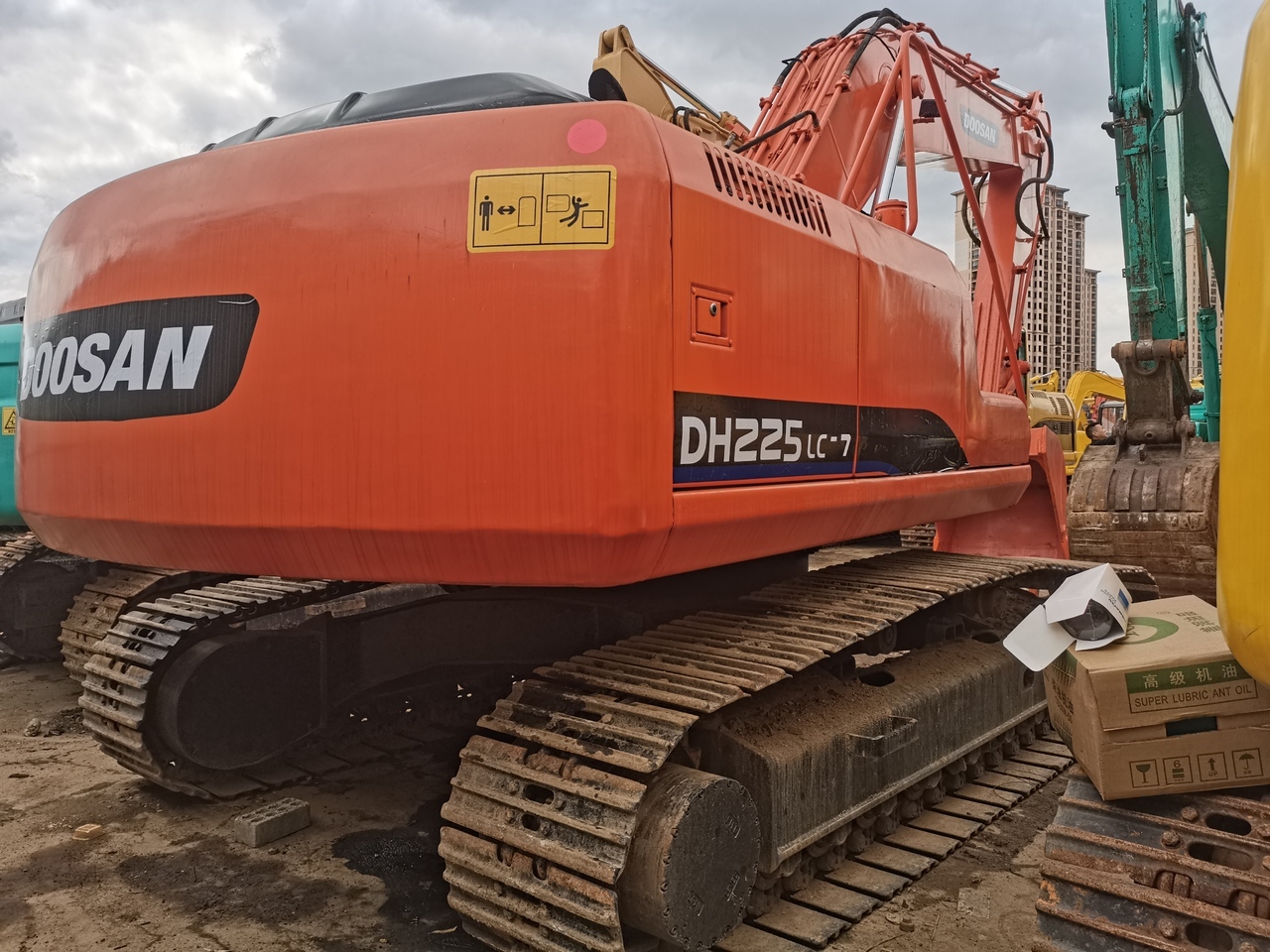 DOOSAN DH225LC-7 - Гусеничный экскаватор: фото 1 DOOSAN DH225LC-7 - Гусеничный экскаватор: фото 1