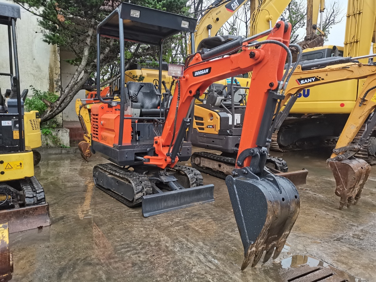 DOOSAN DX18 - Мини-экскаватор: фото 1 DOOSAN DX18 - Мини-экскаватор: фото 1