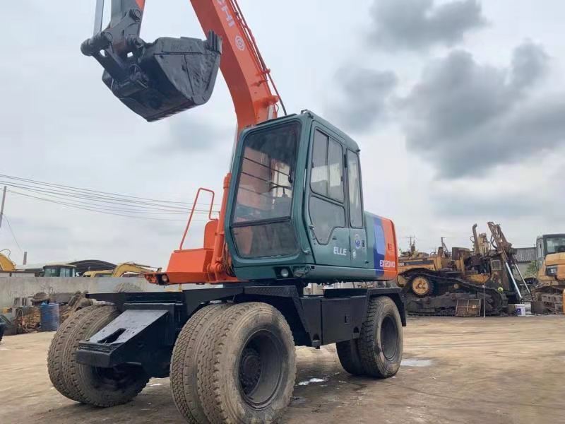 HITACHI EX120WD - Колёсный экскаватор: фото 3 HITACHI EX120WD - Колёсный экскаватор: фото 3