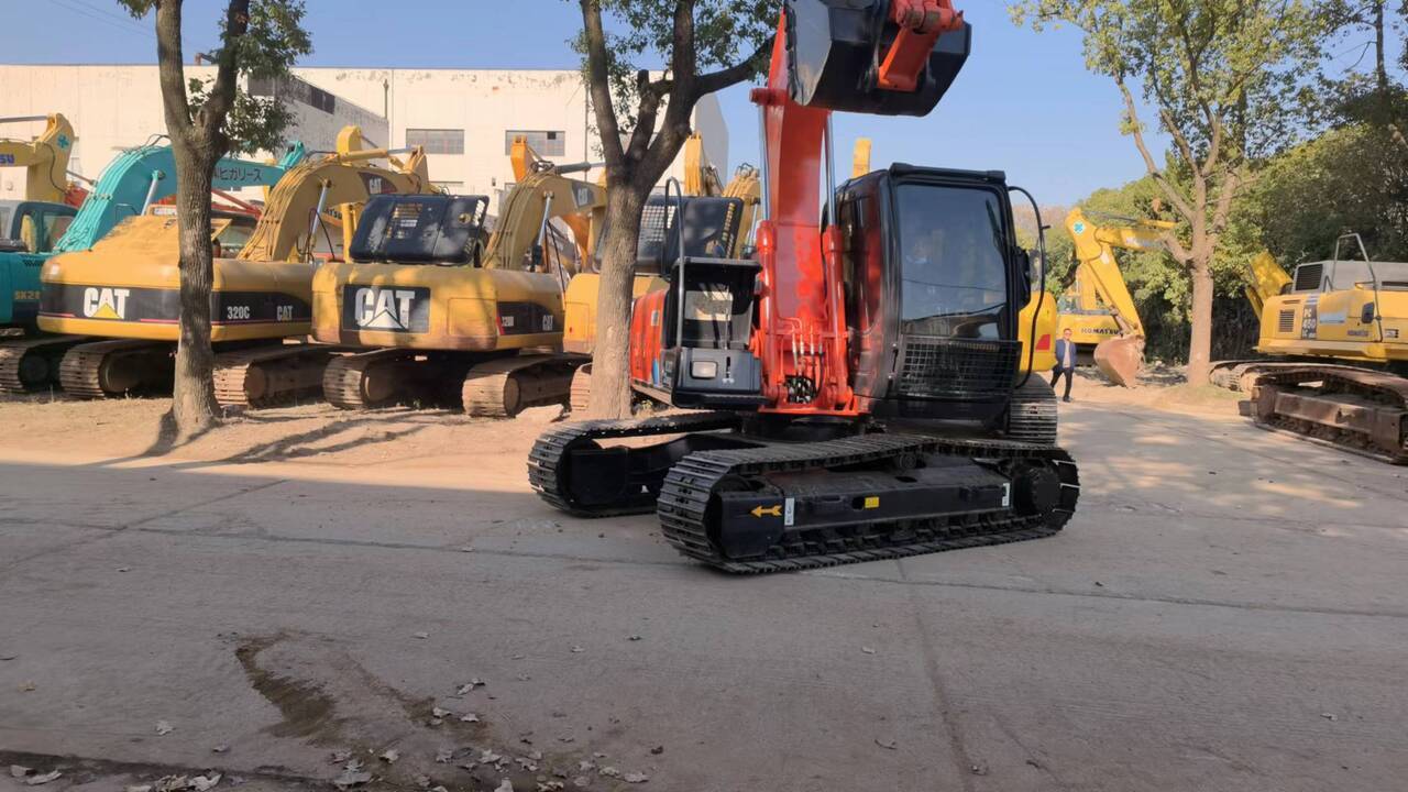 HITACHI ZX120 - Гусеничный экскаватор: фото 1 HITACHI ZX120 - Гусеничный экскаватор: фото 1