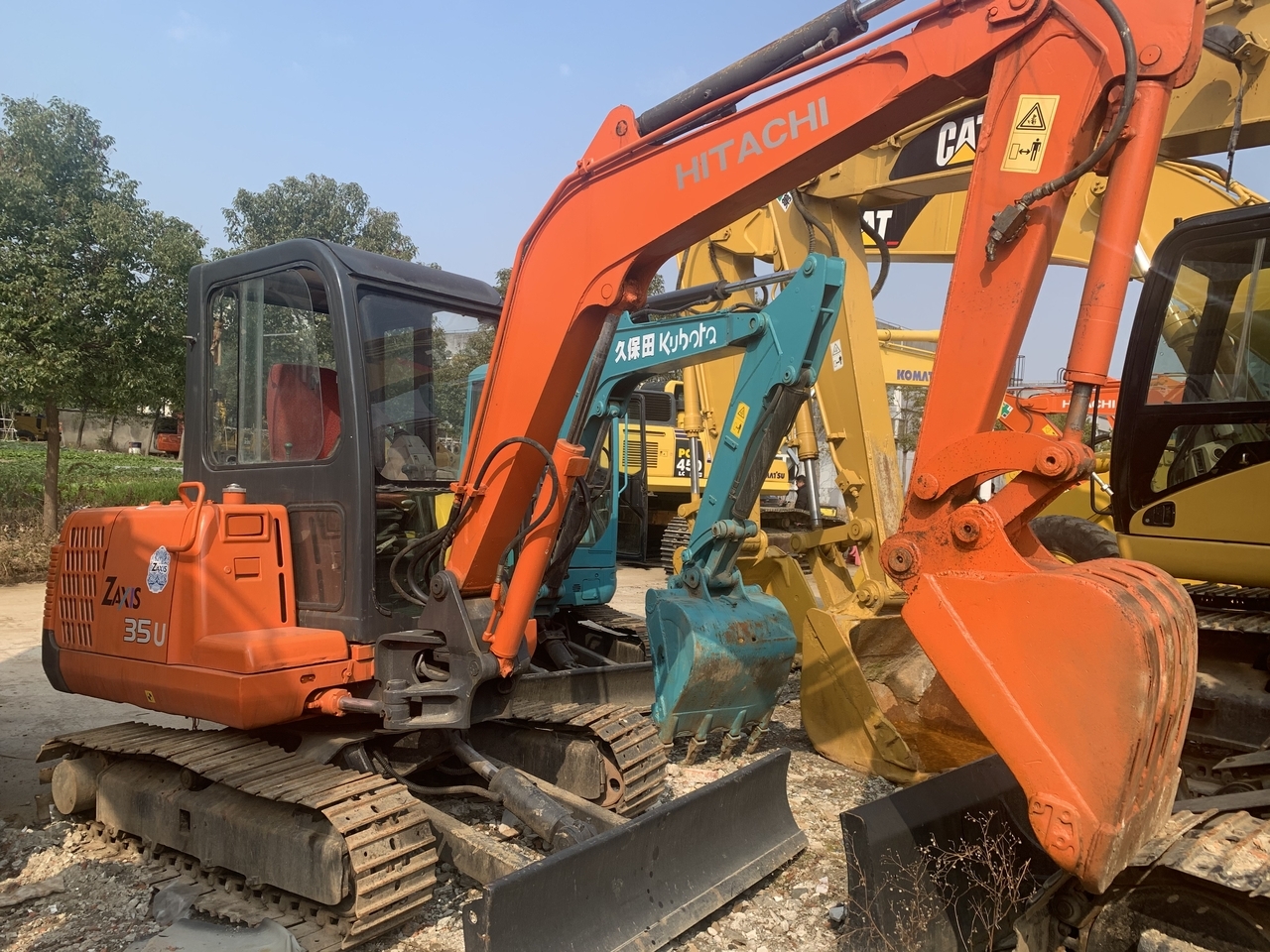 HITACHI ZX35U - Мини-экскаватор: фото 1 HITACHI ZX35U - Мини-экскаватор: фото 1