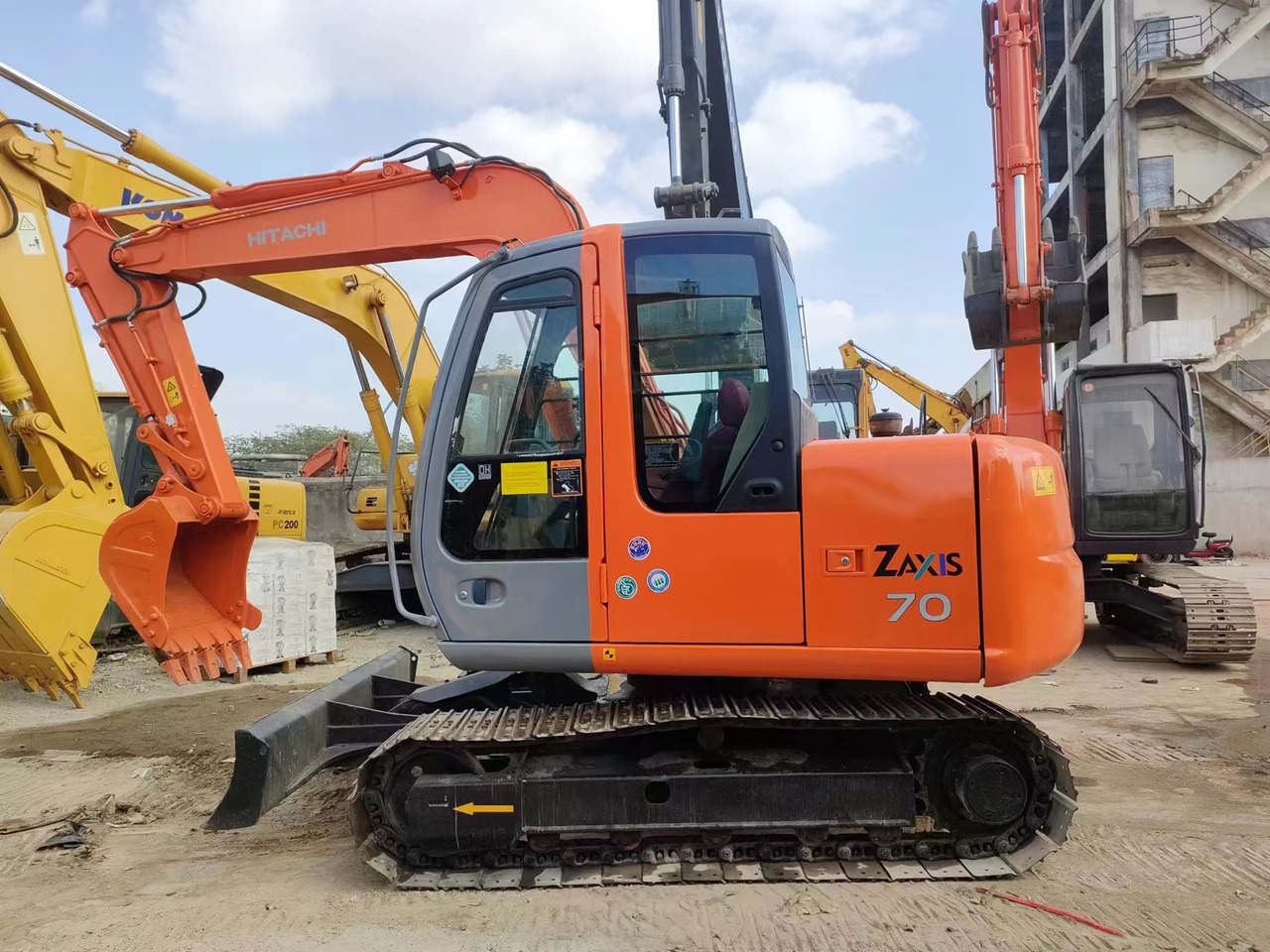 HITACHI ZX70 - Гусеничный экскаватор: фото 3 HITACHI ZX70 - Гусеничный экскаватор: фото 3