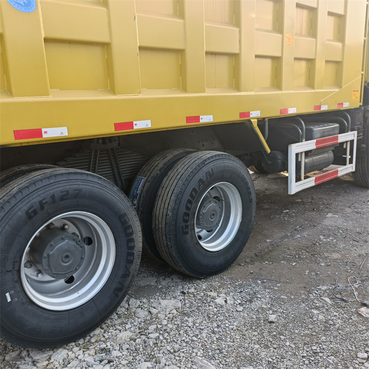 Самосвал HOWO HOWO 6x4-375 Tipper-Yellow: фото 7