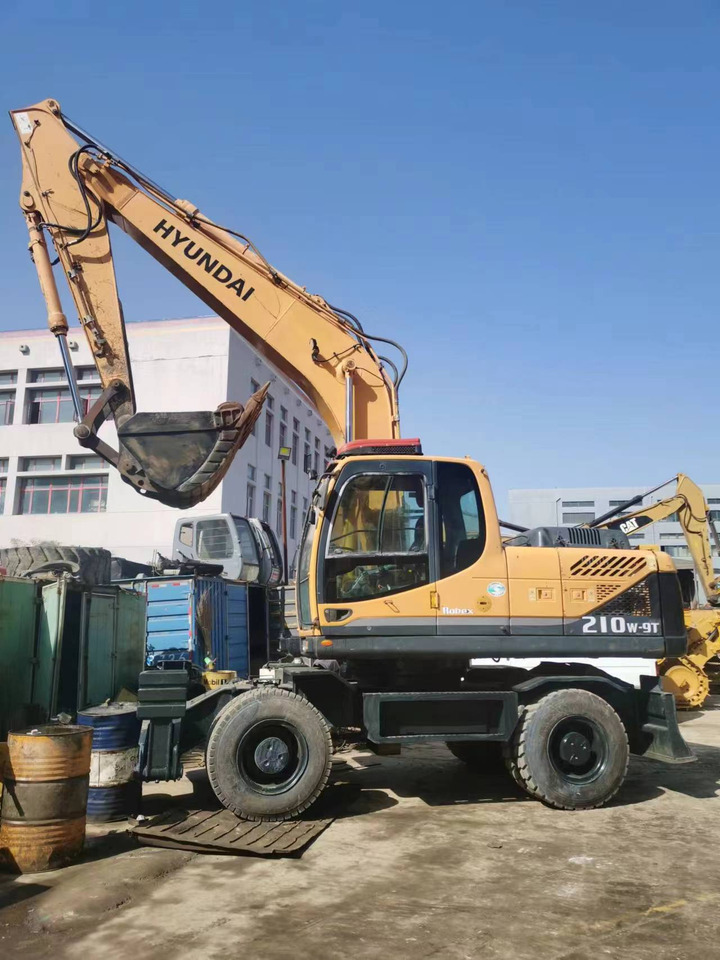 HYUNDAI R210W-9 - Колёсный экскаватор: фото 2 HYUNDAI R210W-9 - Колёсный экскаватор: фото 2