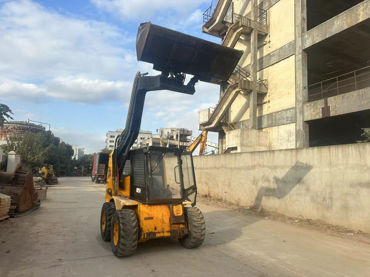 JCB 185 - Мини-погрузчик с бортовым поворотом: фото 2 JCB 185 - Мини-погрузчик с бортовым поворотом: фото 2