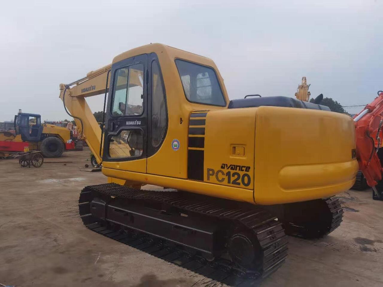 KOMATSU PC120-6 - Гусеничный экскаватор: фото 1 KOMATSU PC120-6 - Гусеничный экскаватор: фото 1