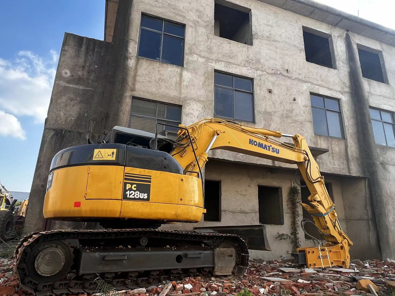 KOMATSU PC128US - Гусеничный экскаватор: фото 1 KOMATSU PC128US - Гусеничный экскаватор: фото 1