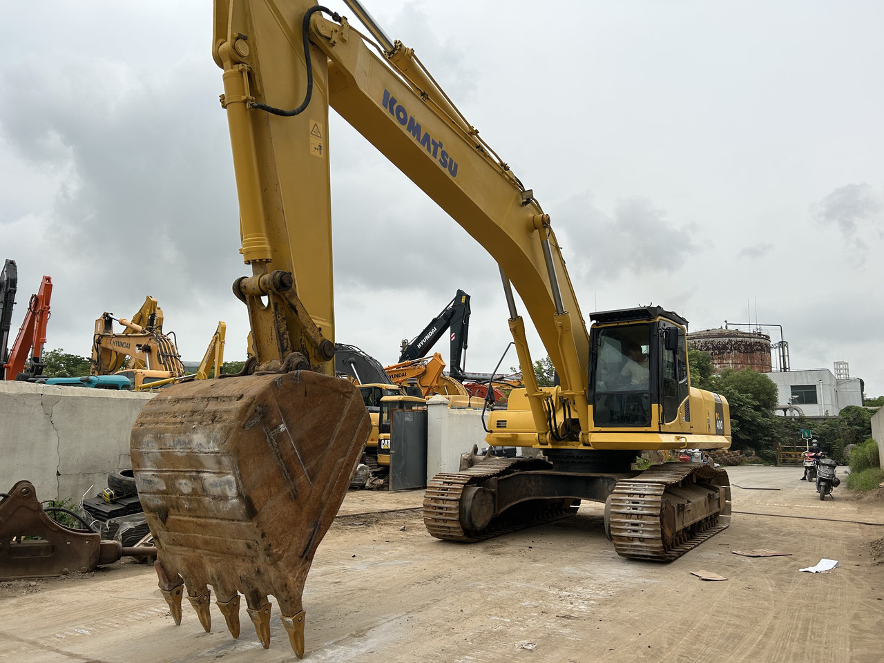 KOMATSU PC400-8 - Гусеничный экскаватор: фото 5 KOMATSU PC400-8 - Гусеничный экскаватор: фото 5