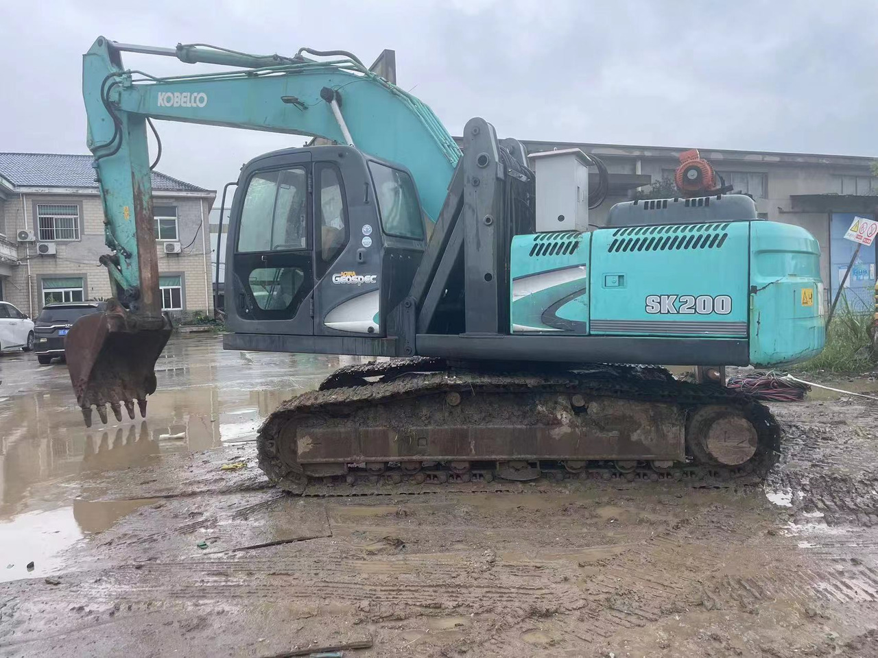 Kobelco SK200 - Гусеничный экскаватор: фото 1 Kobelco SK200 - Гусеничный экскаватор: фото 1
