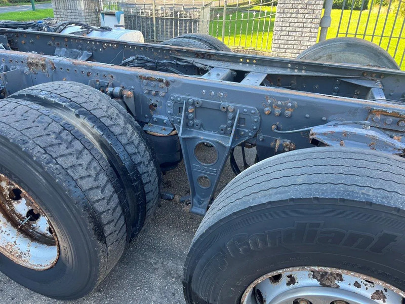 Грузовик-шасси DAF 85.360 8X2 SINGLE CAB CHASSIS: фото 13 Грузовик-шасси DAF 85.360 8X2 SINGLE CAB CHASSIS: фото 13