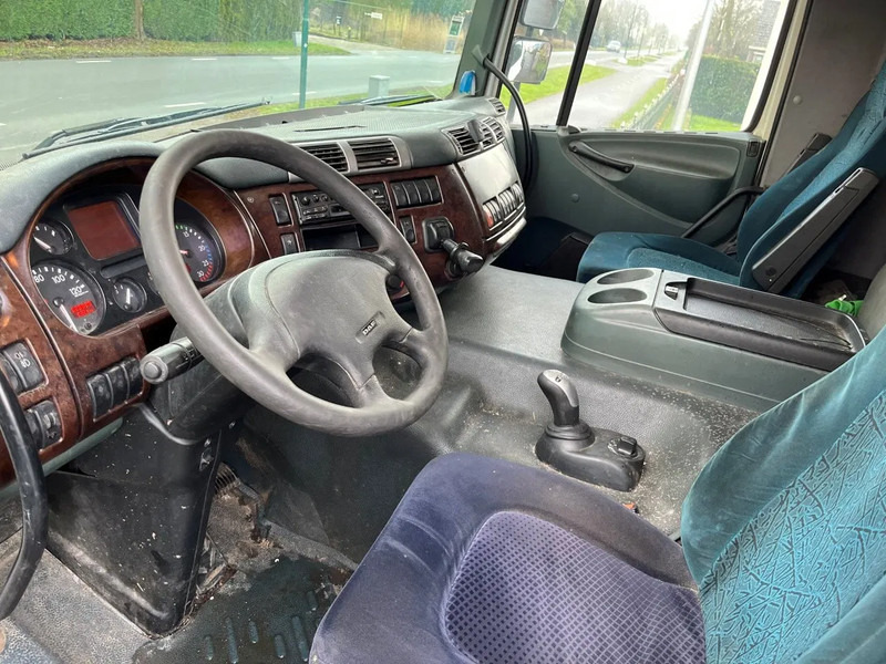 Фото интерьера 1: Грузовик-шасси DAF CF 85.430 EURO 3 8X2 CHASSIS