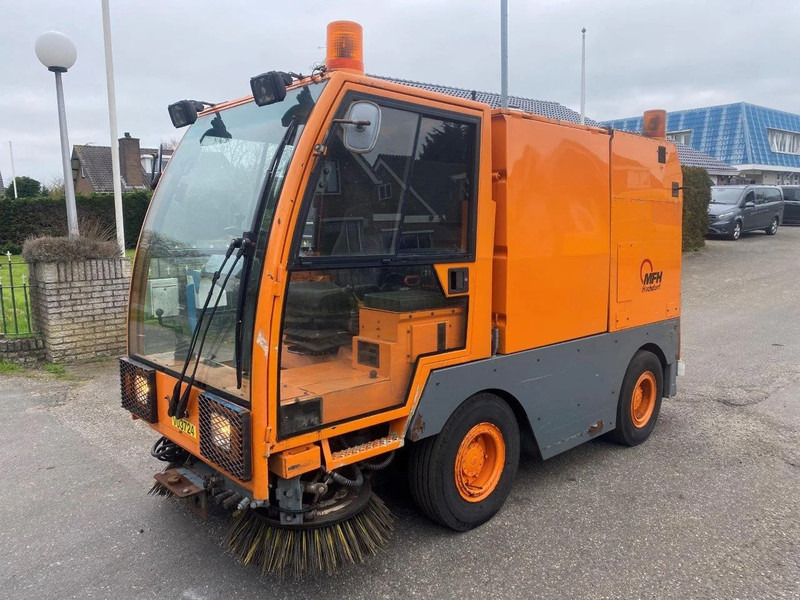 Nilfisk MFH2200 SWEEPER MFH 2200 CLEANER - Промышленная подметальная машина: фото 1 Nilfisk MFH2200 SWEEPER MFH 2200 CLEANER - Промышленная подметальная машина: фото 1