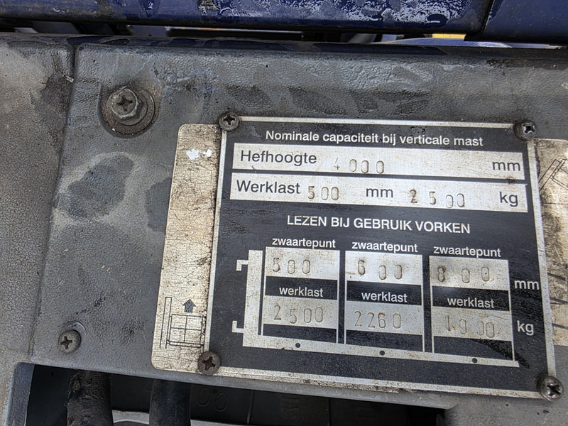 Komatsu fd25t-14 dieselheftruck - Дизельный погрузчик: фото 5 Komatsu fd25t-14 dieselheftruck - Дизельный погрузчик: фото 5