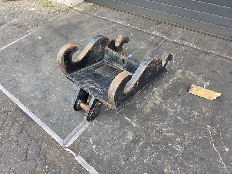 Adaptor plate cw55s kopplaat cw55s verachtert eurosteel - Сцепное устройство для Строительной техники: фото 1 Adaptor plate cw55s kopplaat cw55s verachtert eurosteel - Сцепное устройство для Строительной техники: фото 1