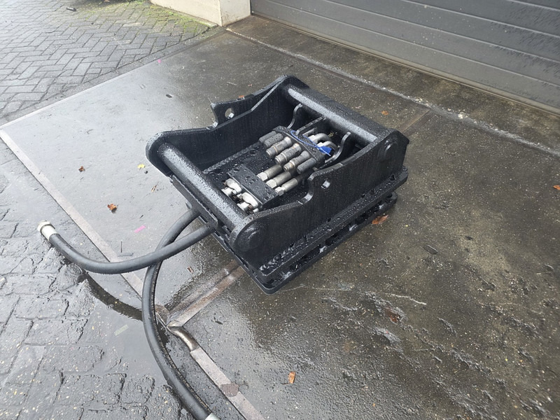 Kopplaat steelwrist oq80 oilquick 80 - Сцепное устройство для Строительной техники: фото 2 Kopplaat steelwrist oq80 oilquick 80 - Сцепное устройство для Строительной техники: фото 2