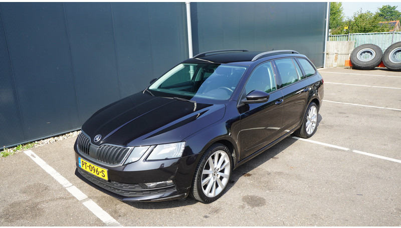 Škoda Octavia COMBI 1.6TDI DSG 85KW GREENTECH AMBITION BUSINESS - Микроавтобус, Пассажирский фургон: фото 3 Škoda Octavia COMBI 1.6TDI DSG 85KW GREENTECH AMBITION BUSINESS - Микроавтобус, Пассажирский фургон: фото 3