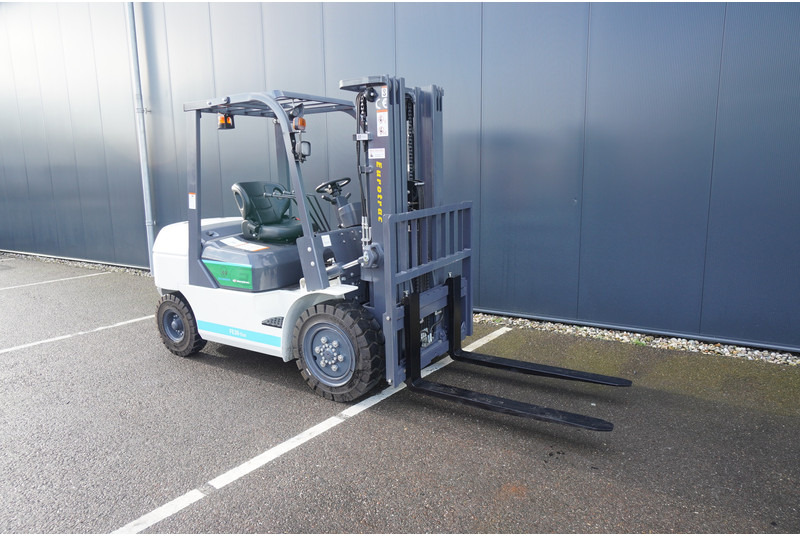 Eurotrac FE 30 ECO ELECTRIC FORKLIFT - Строительная техника: фото 4 Eurotrac FE 30 ECO ELECTRIC FORKLIFT - Строительная техника: фото 4