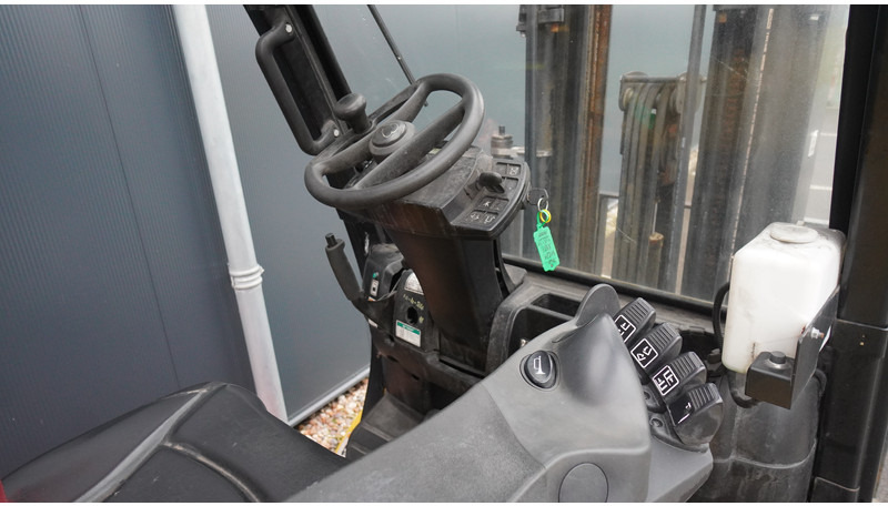 Yale GLP25VX E2170 LPG FORKLIFT TRIPLEX - Строительная техника: фото 5 Yale GLP25VX E2170 LPG FORKLIFT TRIPLEX - Строительная техника: фото 5