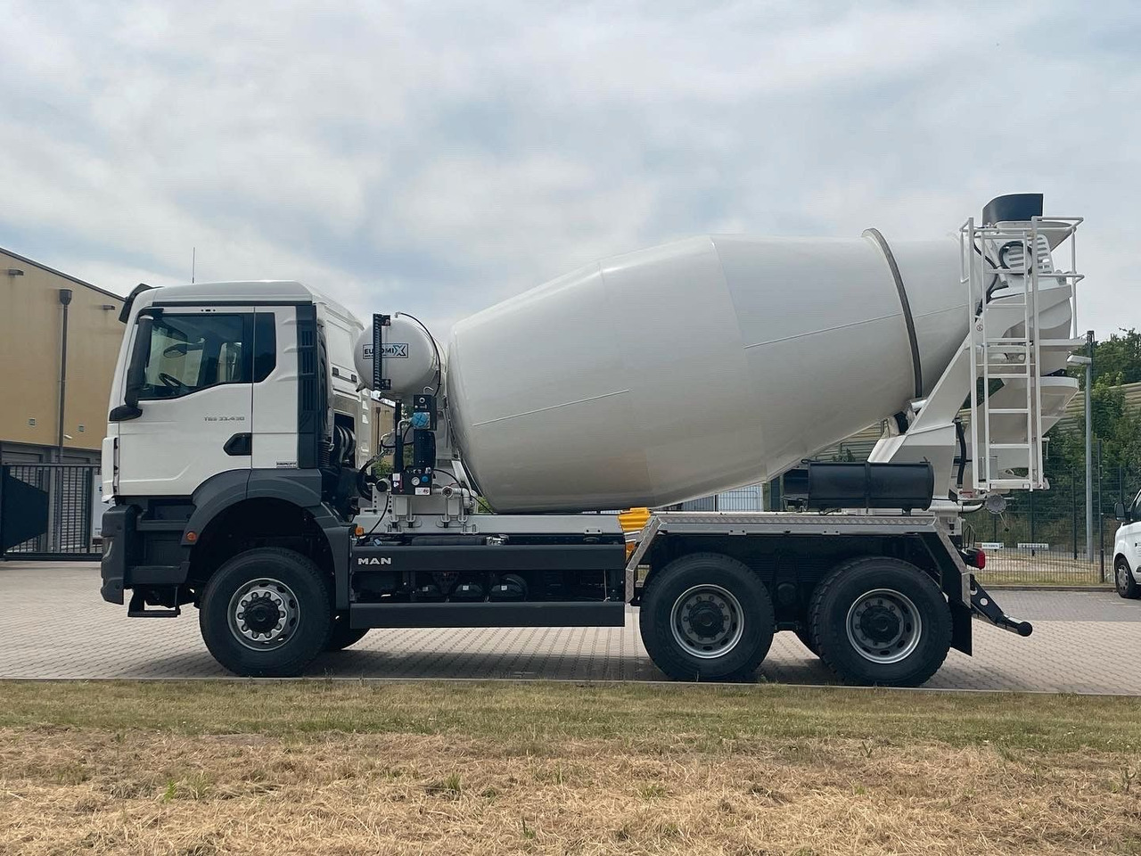 MAN TGS 33.440 / 6X6 Euro6e Euromix MTP EM 7 L - Автобетоносмеситель: фото 4 MAN TGS 33.440 / 6X6 Euro6e Euromix MTP EM 7 L - Автобетоносмеситель: фото 4