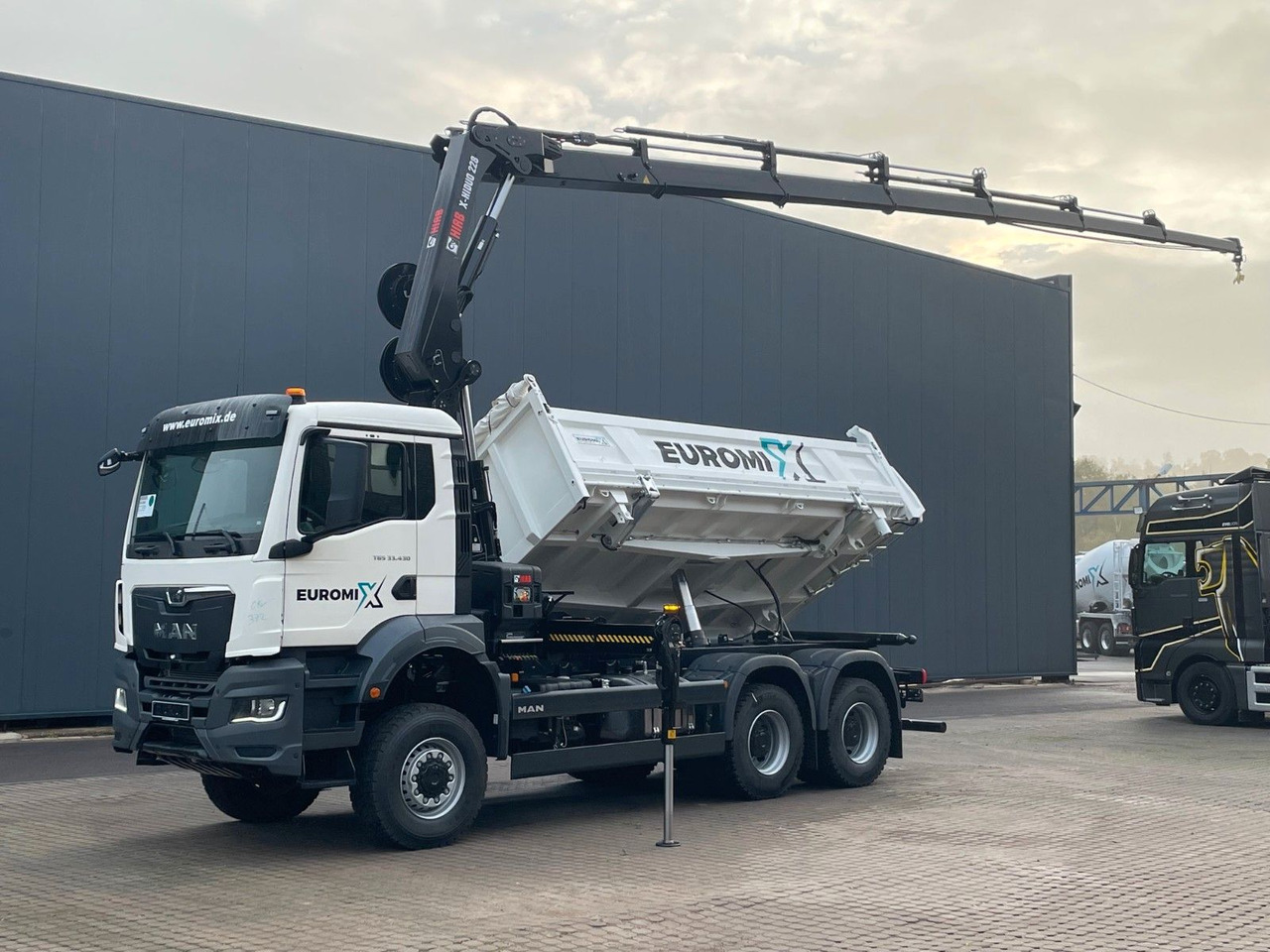 MAN TGS 33.440 6x6 /3-Seiten- Kipper / HIAB 228-6 - Самосвал, Автоманипулятор: фото 1 MAN TGS 33.440 6x6 /3-Seiten- Kipper / HIAB 228-6 - Самосвал, Автоманипулятор: фото 1