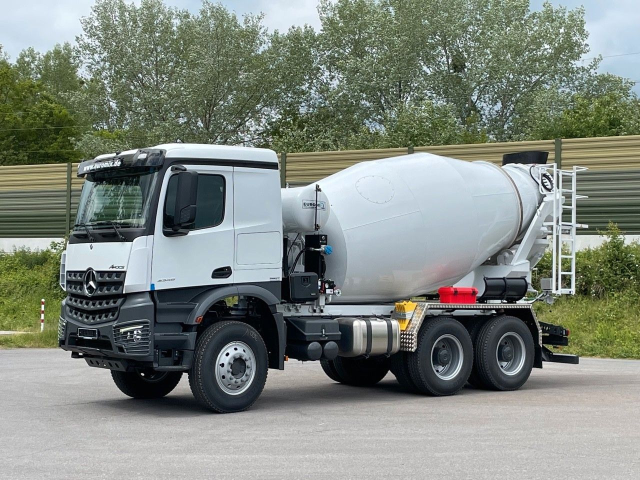 Mercedes-Benz 3348 6X4 Arcos 5 EuromixMTP EM 9 R - Автобетоносмеситель: фото 2 Mercedes-Benz 3348 6X4 Arcos 5 EuromixMTP EM 9 R - Автобетоносмеситель: фото 2