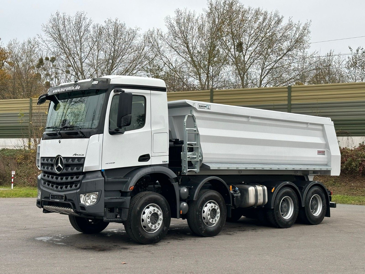 Mercedes-Benz AROCS 5 4145 8X4 E6e EuromixMTP 18m³ Kipper - Самосвал: фото 2 Mercedes-Benz AROCS 5 4145 8X4 E6e EuromixMTP 18m³ Kipper - Самосвал: фото 2