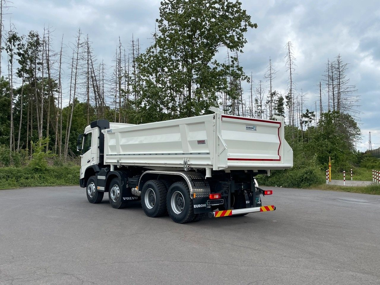 Volvo FMX 460 8x4 / WECHSELSYSTEM KIPPER+MISCHER Volvo FMX 460 8x4 / WECHSELSYSTEM KIPPER+MISCHER - Автобетоносмеситель: фото 4 Volvo FMX 460 8x4 / WECHSELSYSTEM KIPPER+MISCHER Volvo FMX 460 8x4 / WECHSELSYSTEM KIPPER+MISCHER - Автобетоносмеситель: фото 4