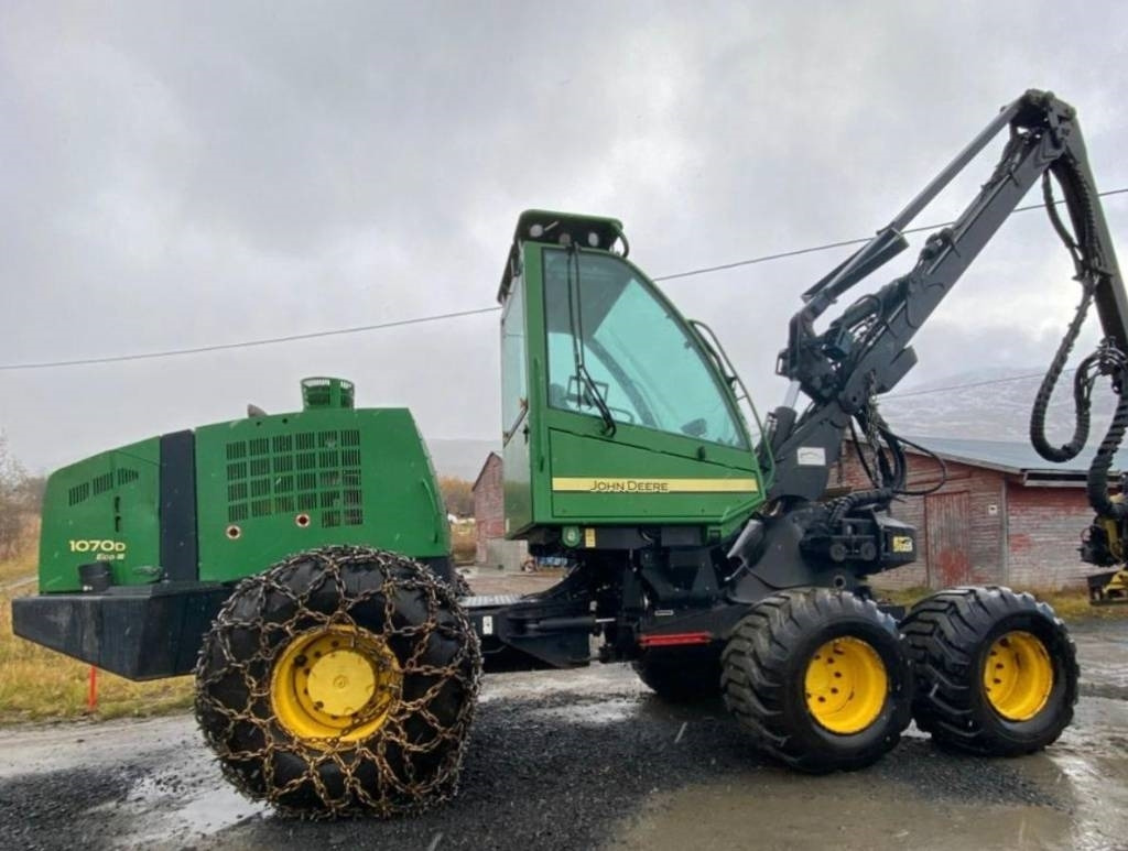 John Deere 1070 D - Харвестер: фото 1 John Deere 1070 D - Харвестер: фото 1