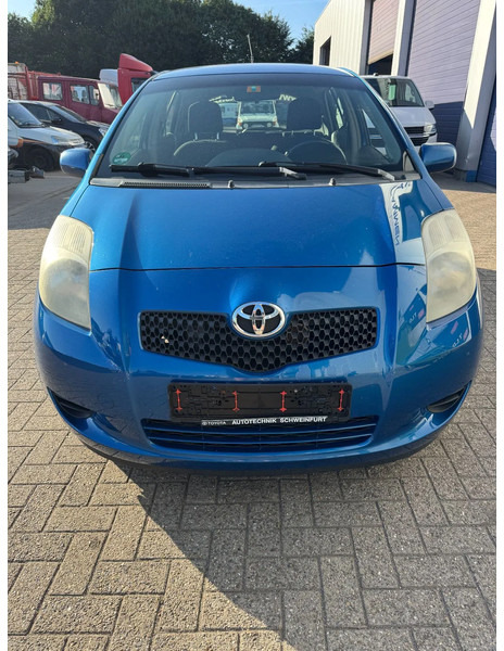 Toyota Yaris **PETROL-ESSENCE-AC** - Хэтчбек: фото 2 Toyota Yaris **PETROL-ESSENCE-AC** - Хэтчбек: фото 2