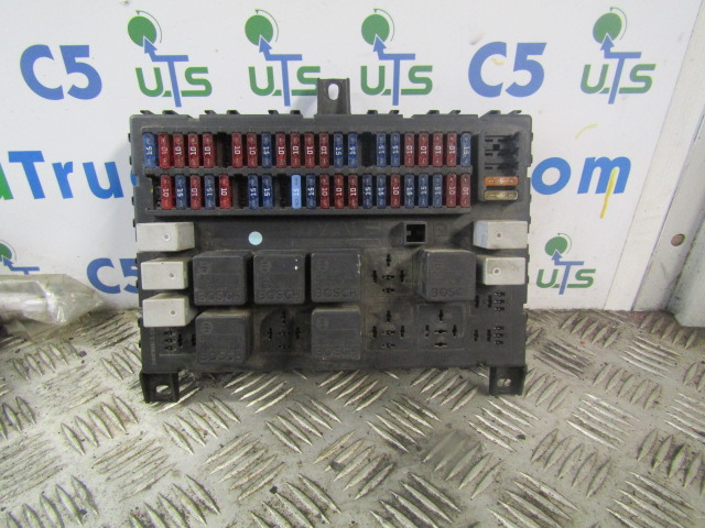 DAF CF 85 FUSEBOARD P/NO 1452112 - Электрическая система для Грузовиков: фото 1 DAF CF 85 FUSEBOARD P/NO 1452112 - Электрическая система для Грузовиков: фото 1