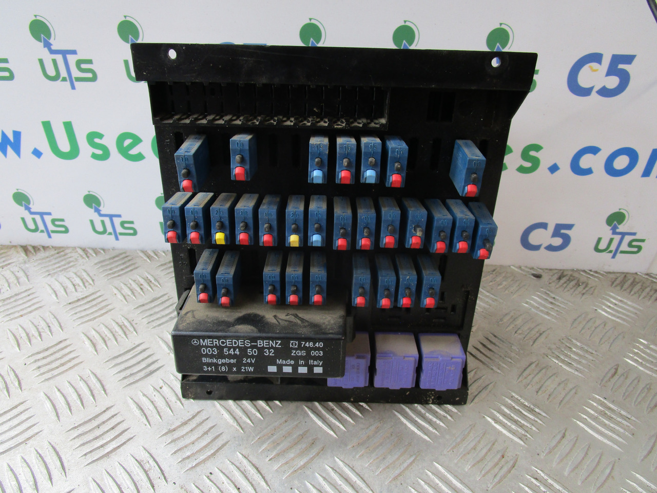 MERCEDES AXOR FUSE BOARD A0015433115 - Электрическая система для Грузовиков: фото 1 MERCEDES AXOR FUSE BOARD A0015433115 - Электрическая система для Грузовиков: фото 1